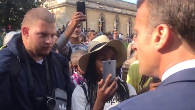 Ο Μακρόν την «είπε» σε πολίτη επειδή… τόλμησε να του πει ότι είναι άνεργος (βίντεο)